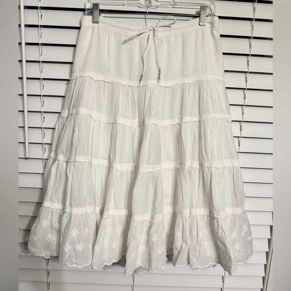 American Eagle Outfitters Dresses & Skirts - American eagle outfitters 100% cotton ruffle skirt size 0 measurements posted.